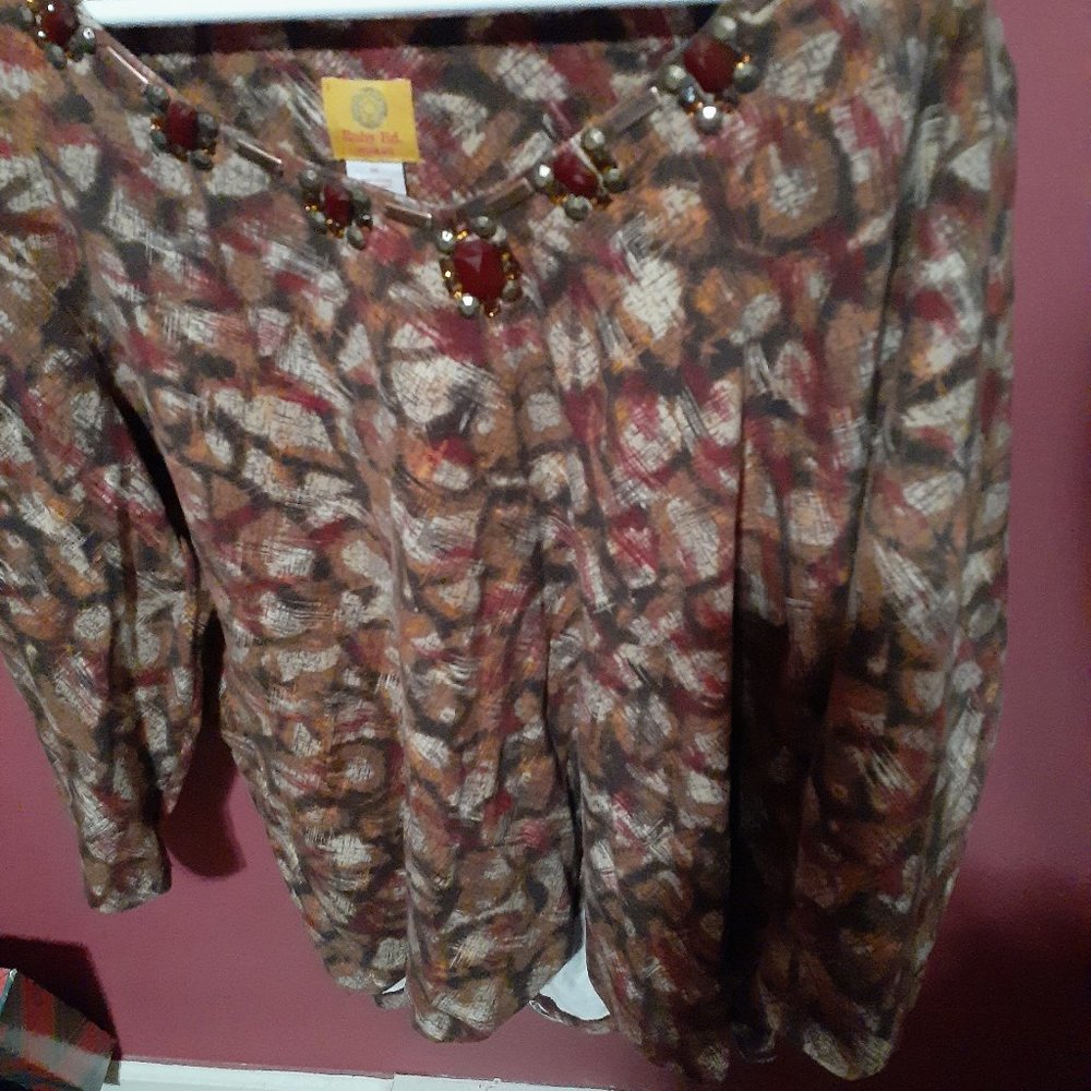 Ruby Red quarter length shirt used good condtion